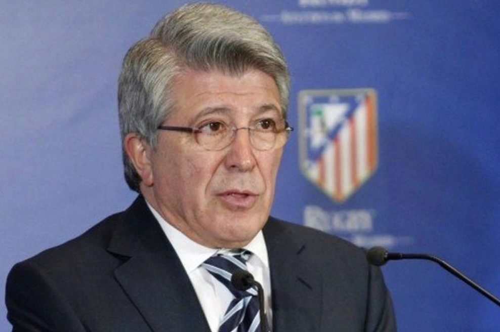 جوليان ألفاريز يشعل الجدل بين برشلونة وأتلتيكو مدريد.. وسيريزو يرد برسالة حاسمة